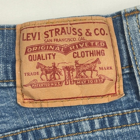 Levi's 550 Relaxed Fit Boot Cut Cuffed Jeans Womens Size 12S Light Wash Denim‎ - Picture 3 of 11